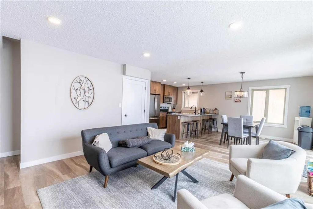 33 Lakeshore Drive