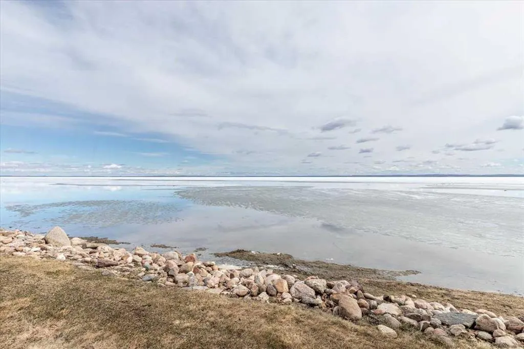 33 Lakeshore Drive