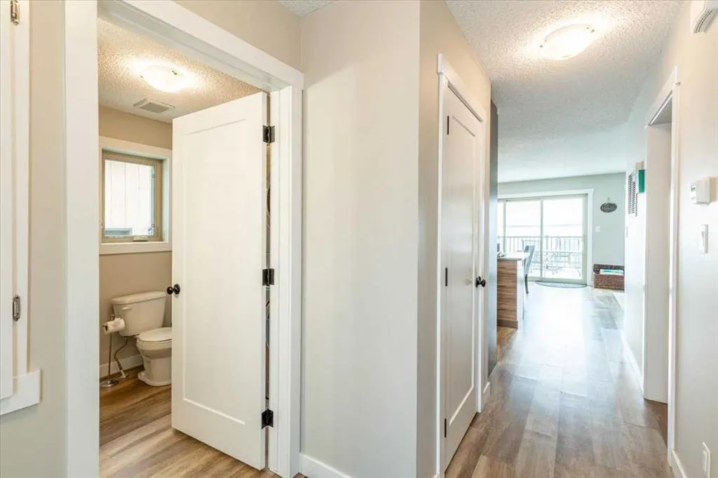 33 Lakeshore Drive