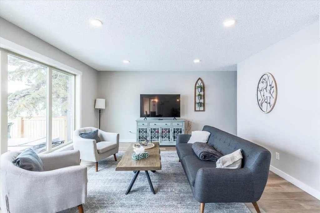 33 Lakeshore Drive