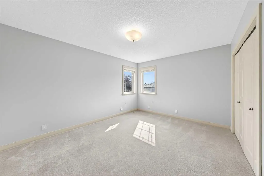 46 Valley Ponds Way NW