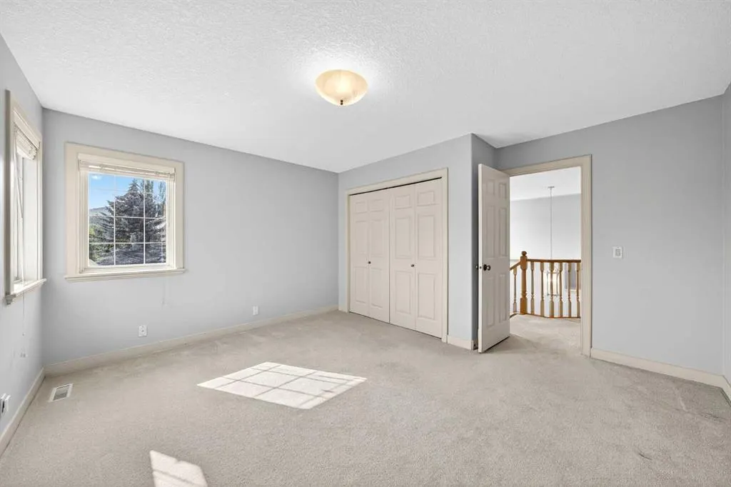 46 Valley Ponds Way NW