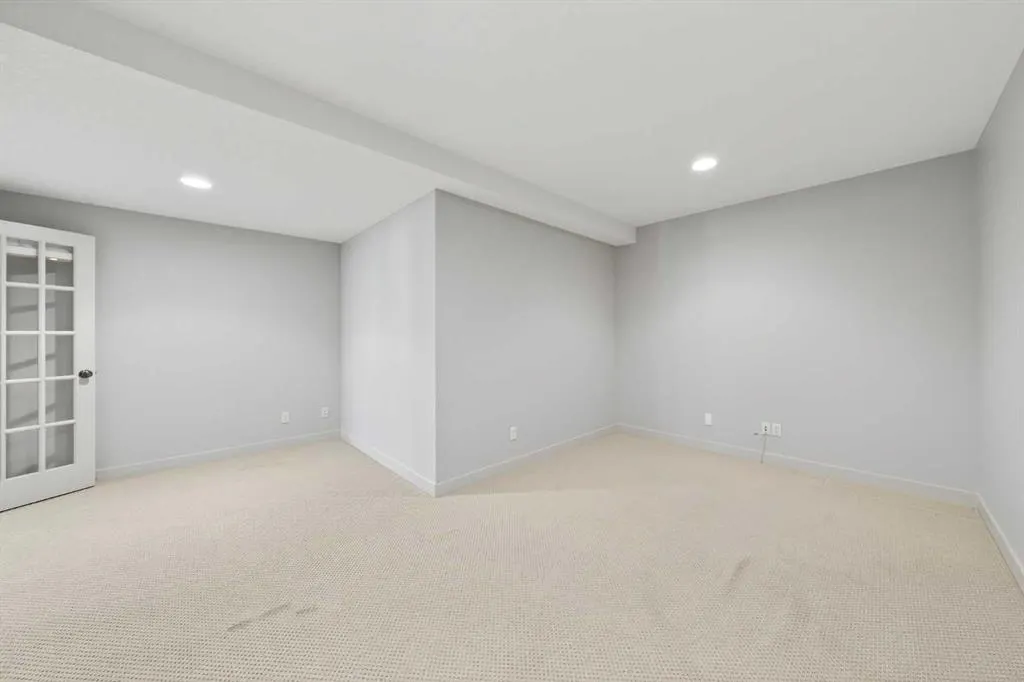 46 Valley Ponds Way NW