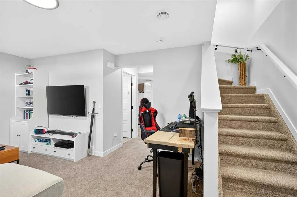 121 Ellen Close