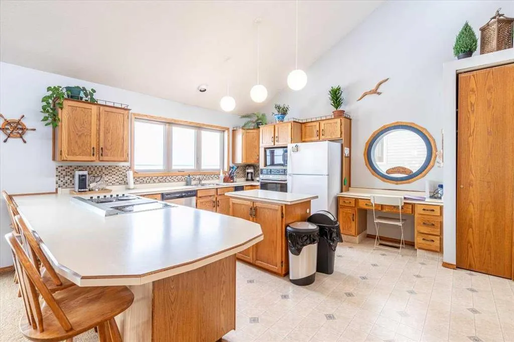 35 Lakeshore Drive