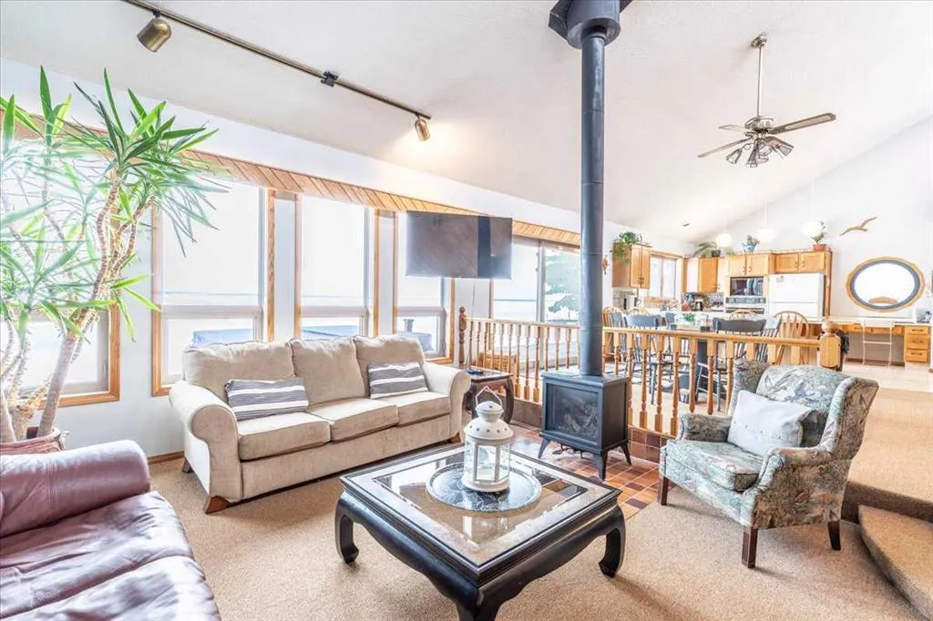 35 Lakeshore Drive