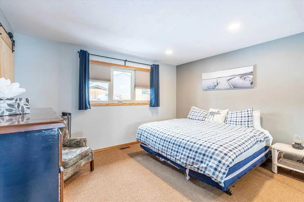 35 Lakeshore Drive
