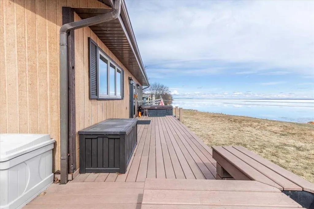 35 Lakeshore Drive