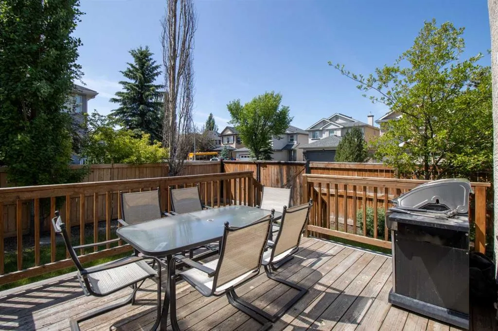235 Everwillow Close SW
