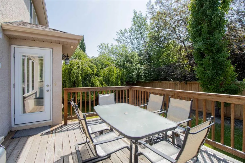 235 Everwillow Close SW