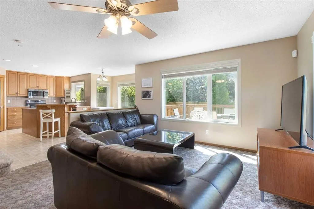 235 Everwillow Close SW
