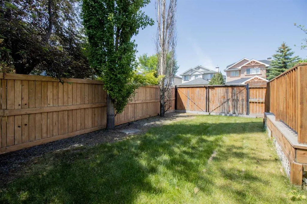 235 Everwillow Close SW