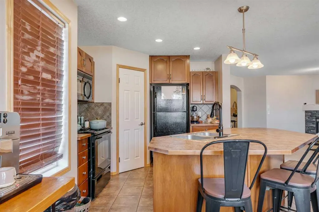 100 Covecreek Close NE