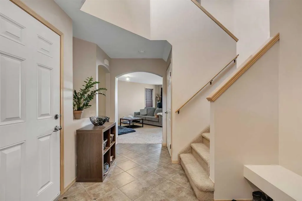 100 Covecreek Close NE