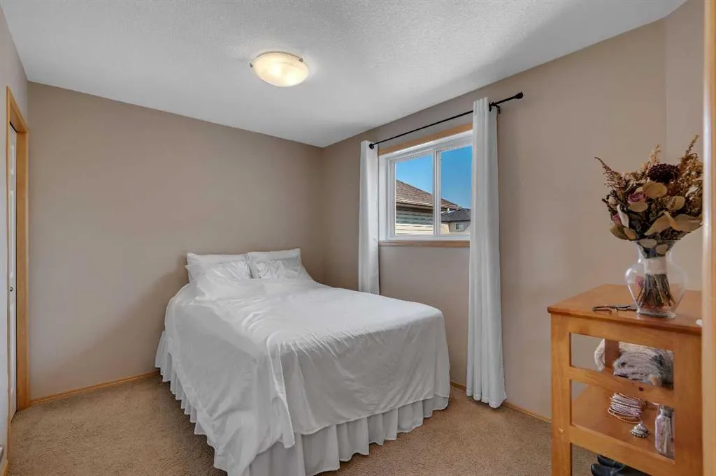 100 Covecreek Close NE