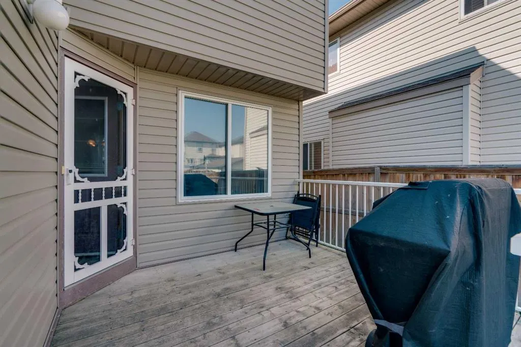 100 Covecreek Close NE