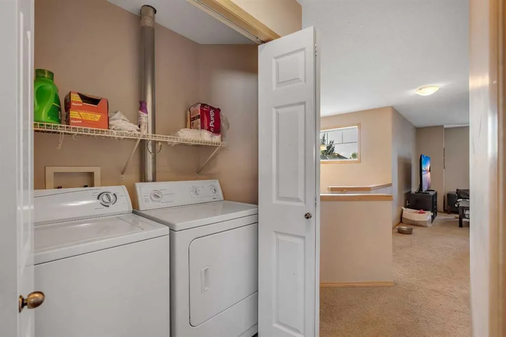 100 Covecreek Close NE