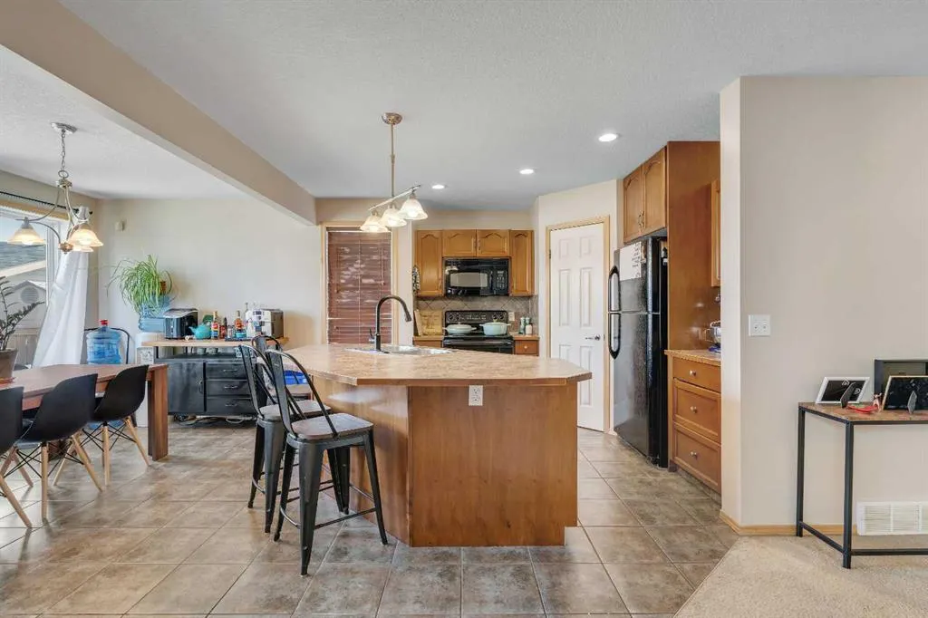 100 Covecreek Close NE