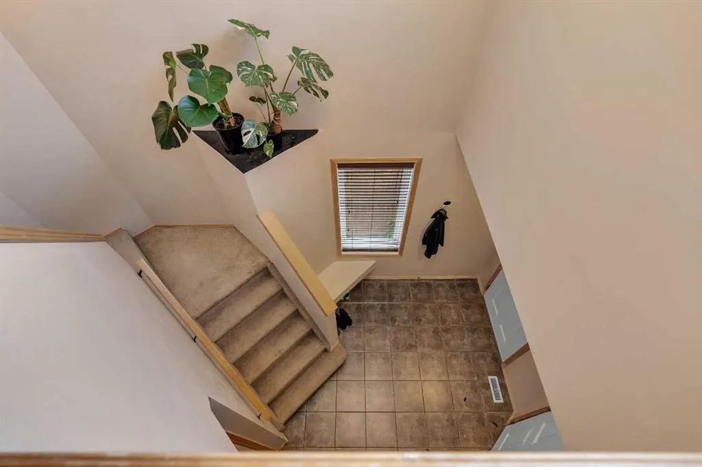 100 Covecreek Close NE