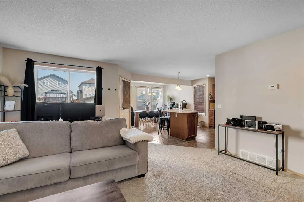 100 Covecreek Close NE