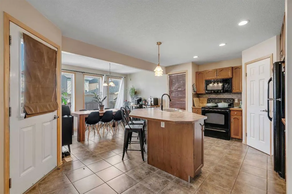 100 Covecreek Close NE