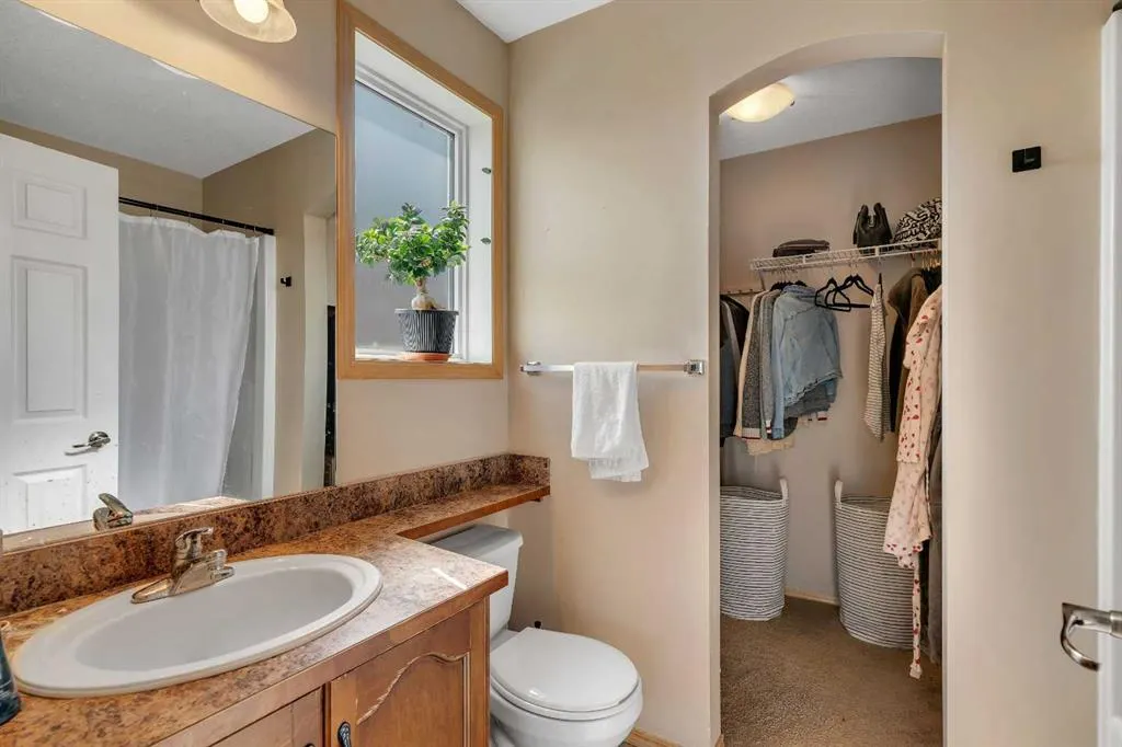 100 Covecreek Close NE