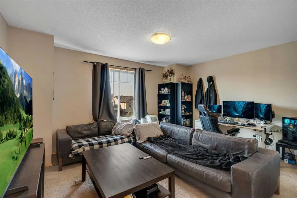 100 Covecreek Close NE