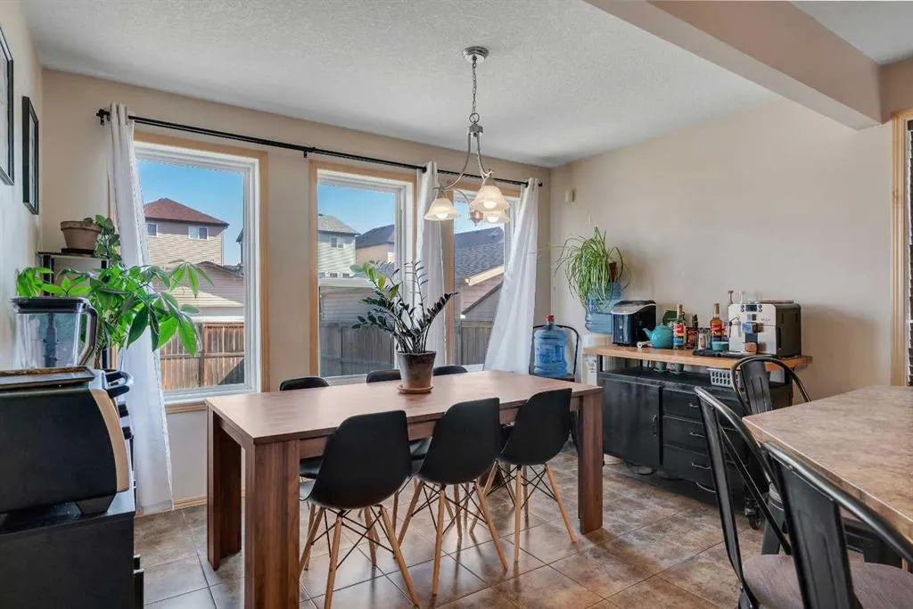 100 Covecreek Close NE