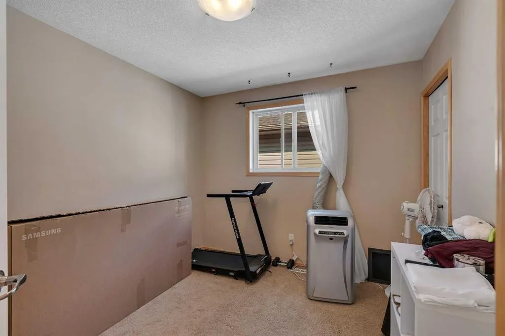 100 Covecreek Close NE