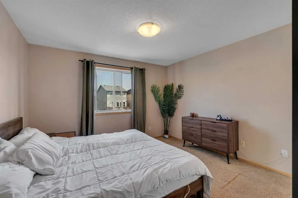 100 Covecreek Close NE