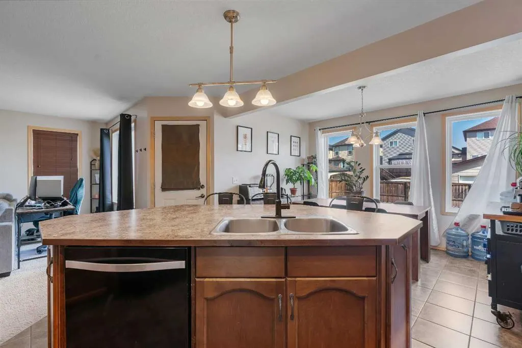 100 Covecreek Close NE