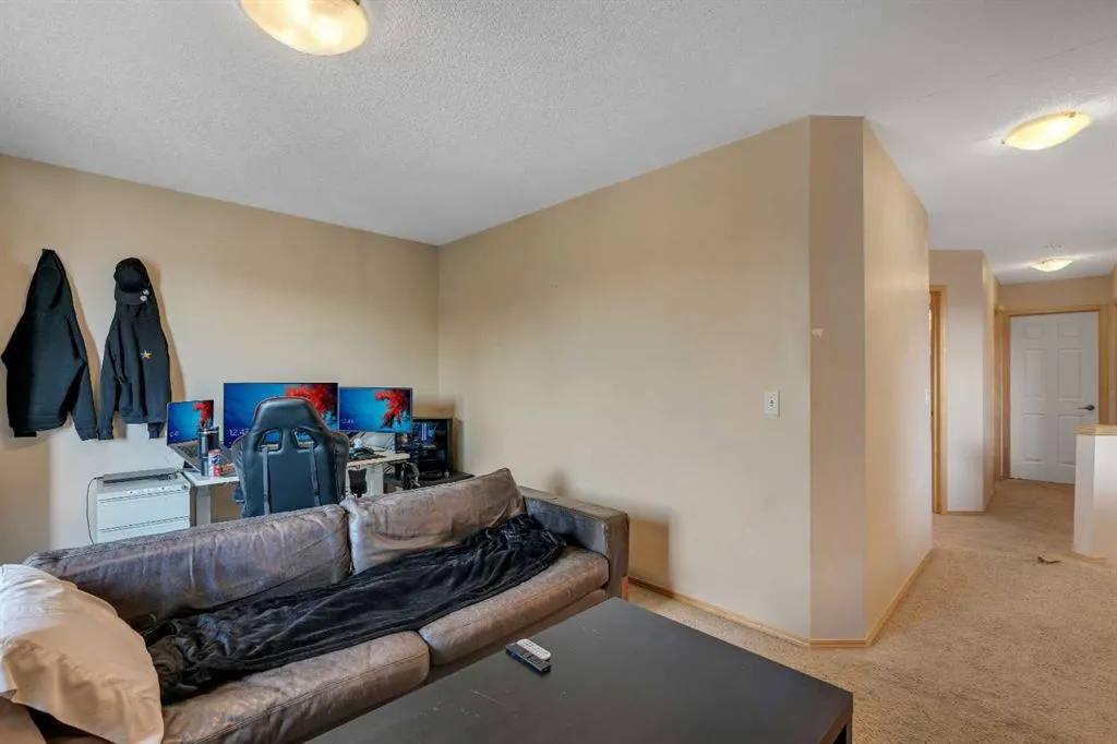 100 Covecreek Close NE