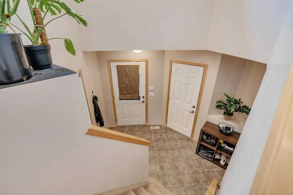 100 Covecreek Close NE