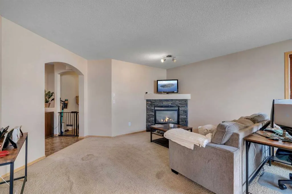 100 Covecreek Close NE