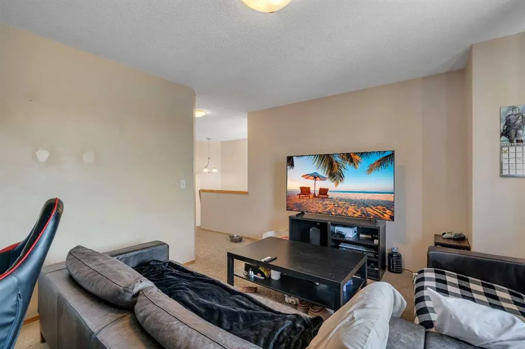 100 Covecreek Close NE