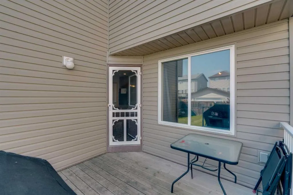 100 Covecreek Close NE