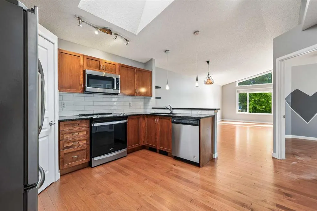 95 New Brighton Landing SE