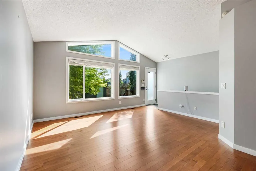 95 New Brighton Landing SE