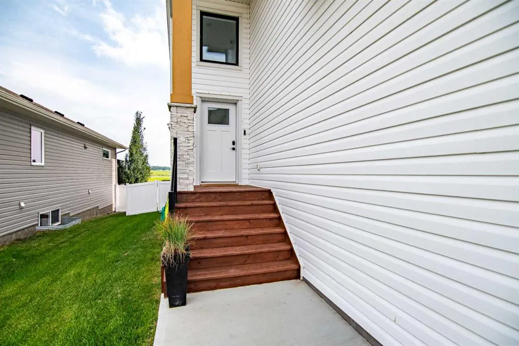 587 Robinson Avenue