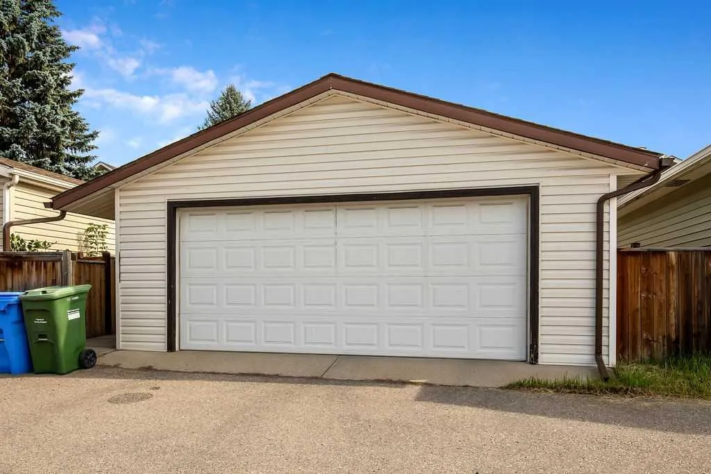 15 Riverbirch Place SE