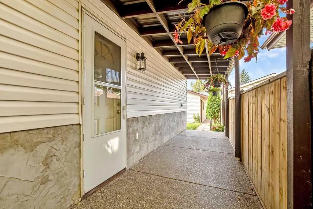 15 Riverbirch Place SE