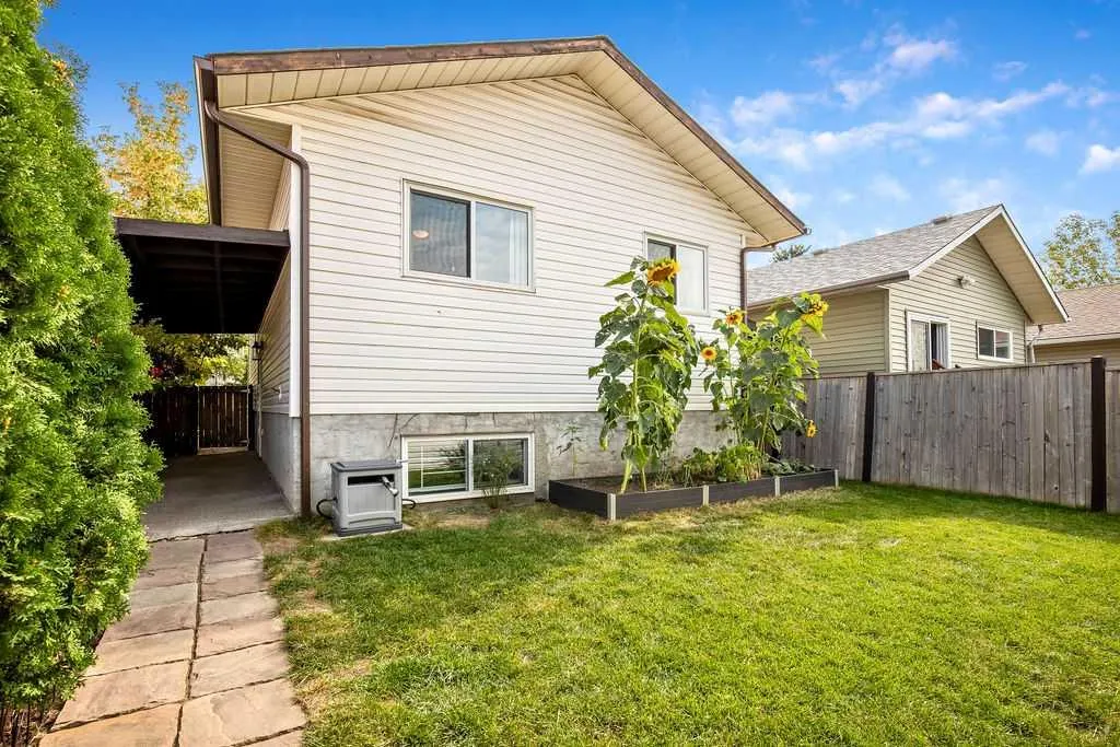 15 Riverbirch Place SE