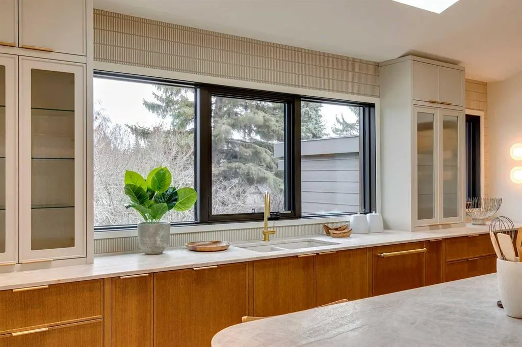936 Elizabeth Road SW