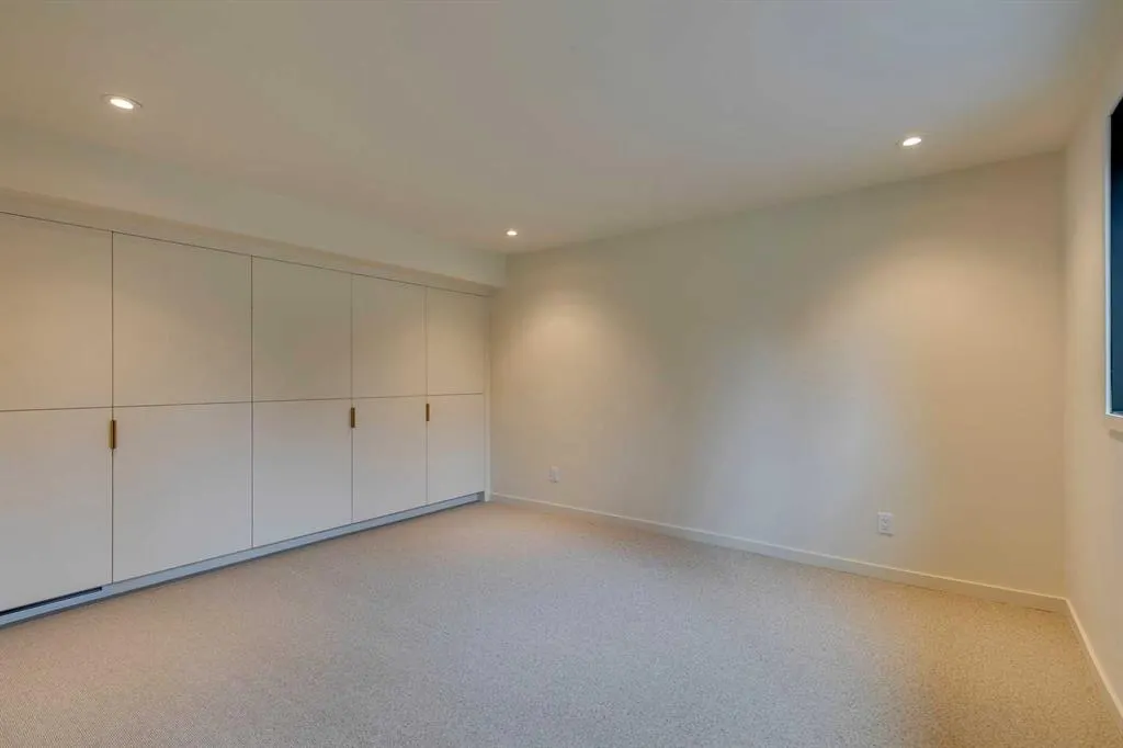 936 Elizabeth Road SW