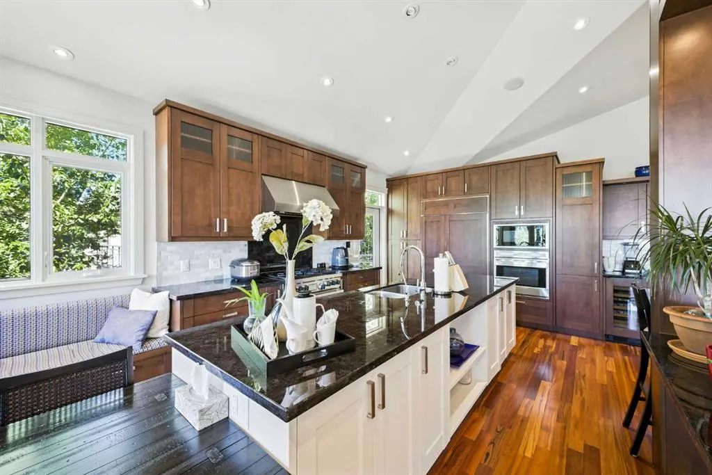 16 Spring Valley Lane SW
