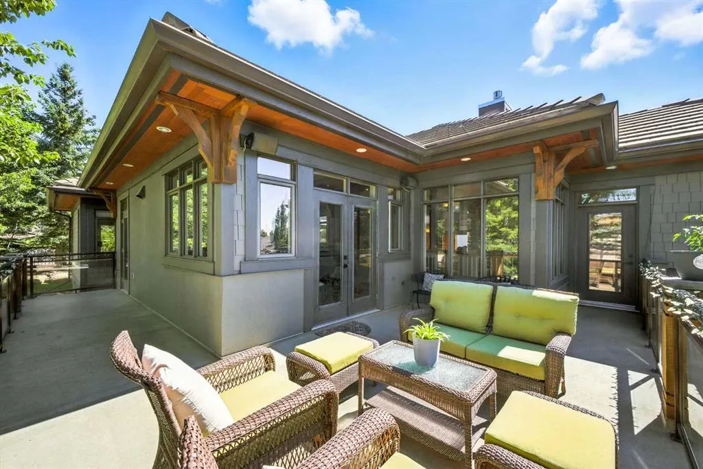 16 Spring Valley Lane SW