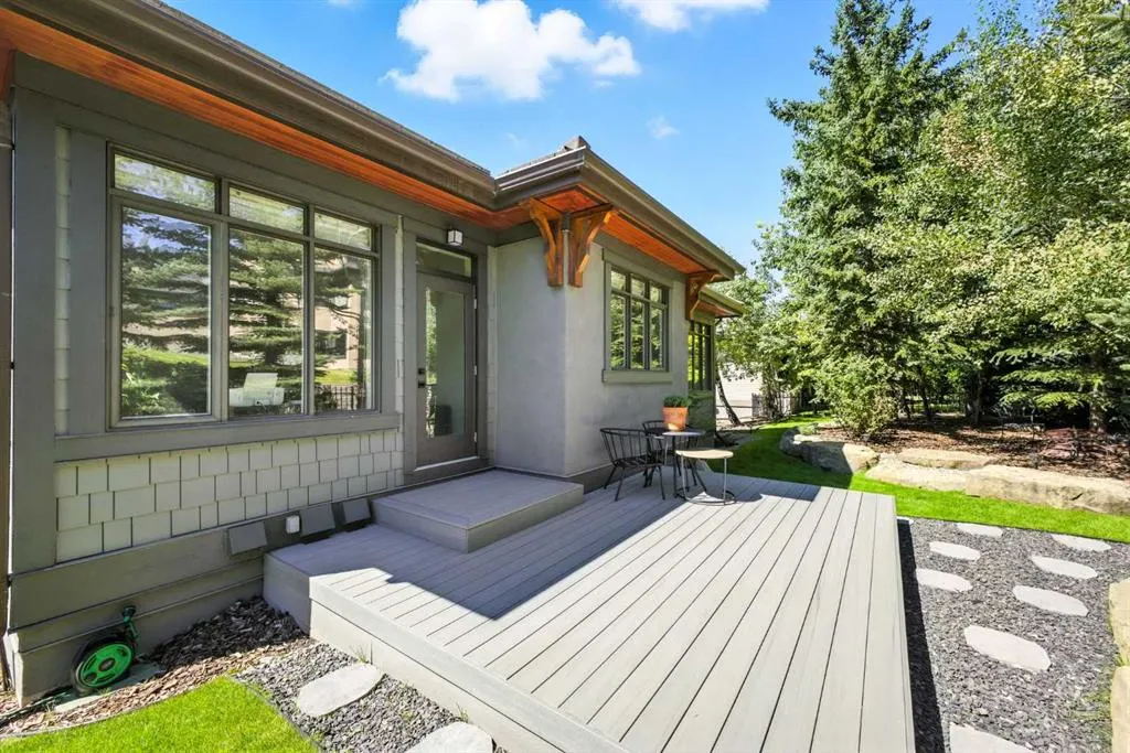 16 Spring Valley Lane SW