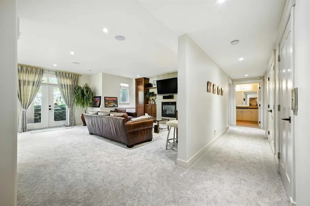 16 Spring Valley Lane SW