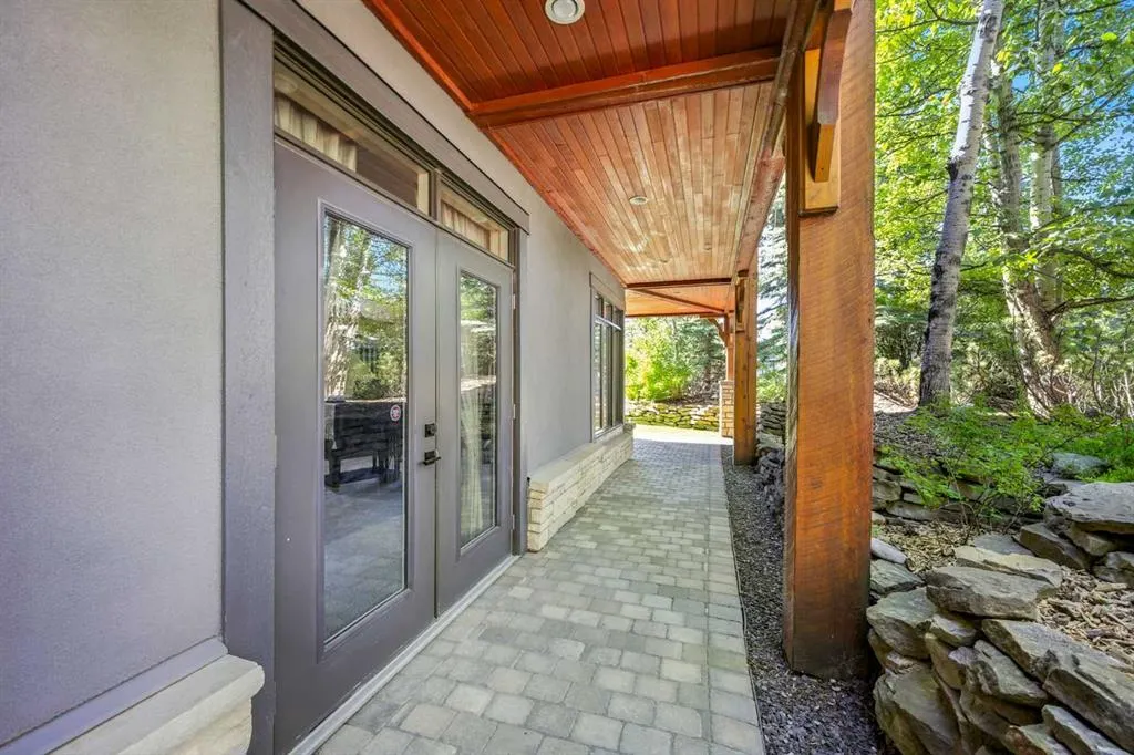 16 Spring Valley Lane SW