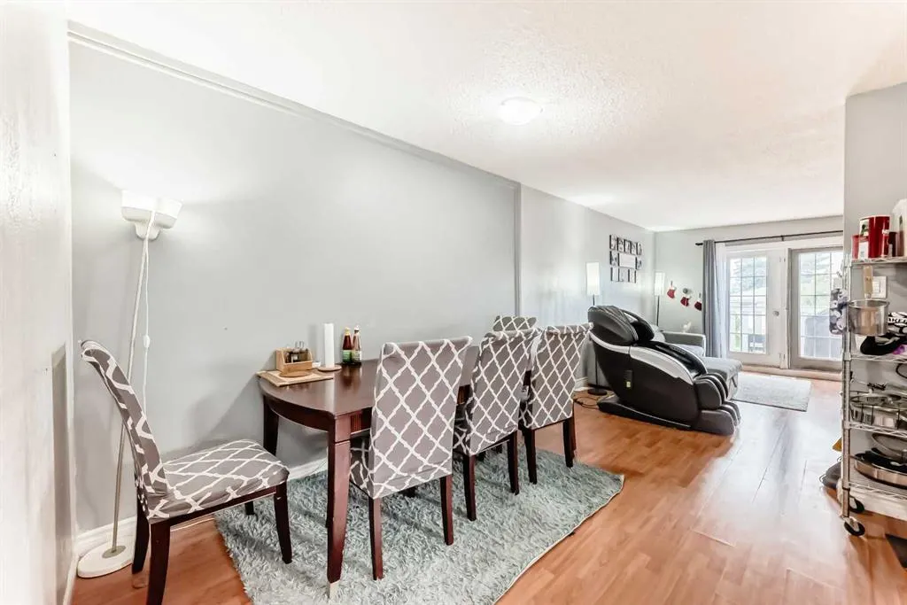 203 Penbrooke Close SE